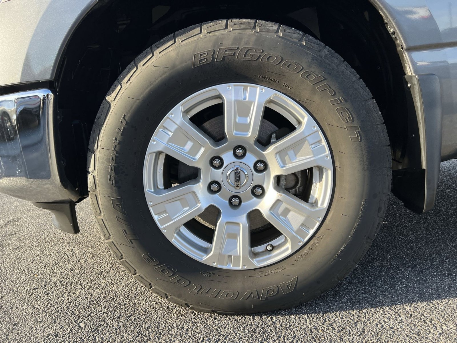 Used 2019 Nissan Titan SV w/ SV Convenience Package image 12