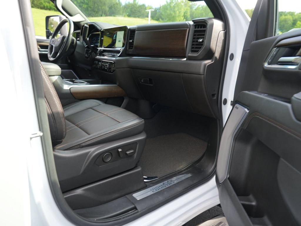 Certified 2025 Chevrolet Silverado 3500 High Country w/ High Country Premium Package AWD/4WD image 29