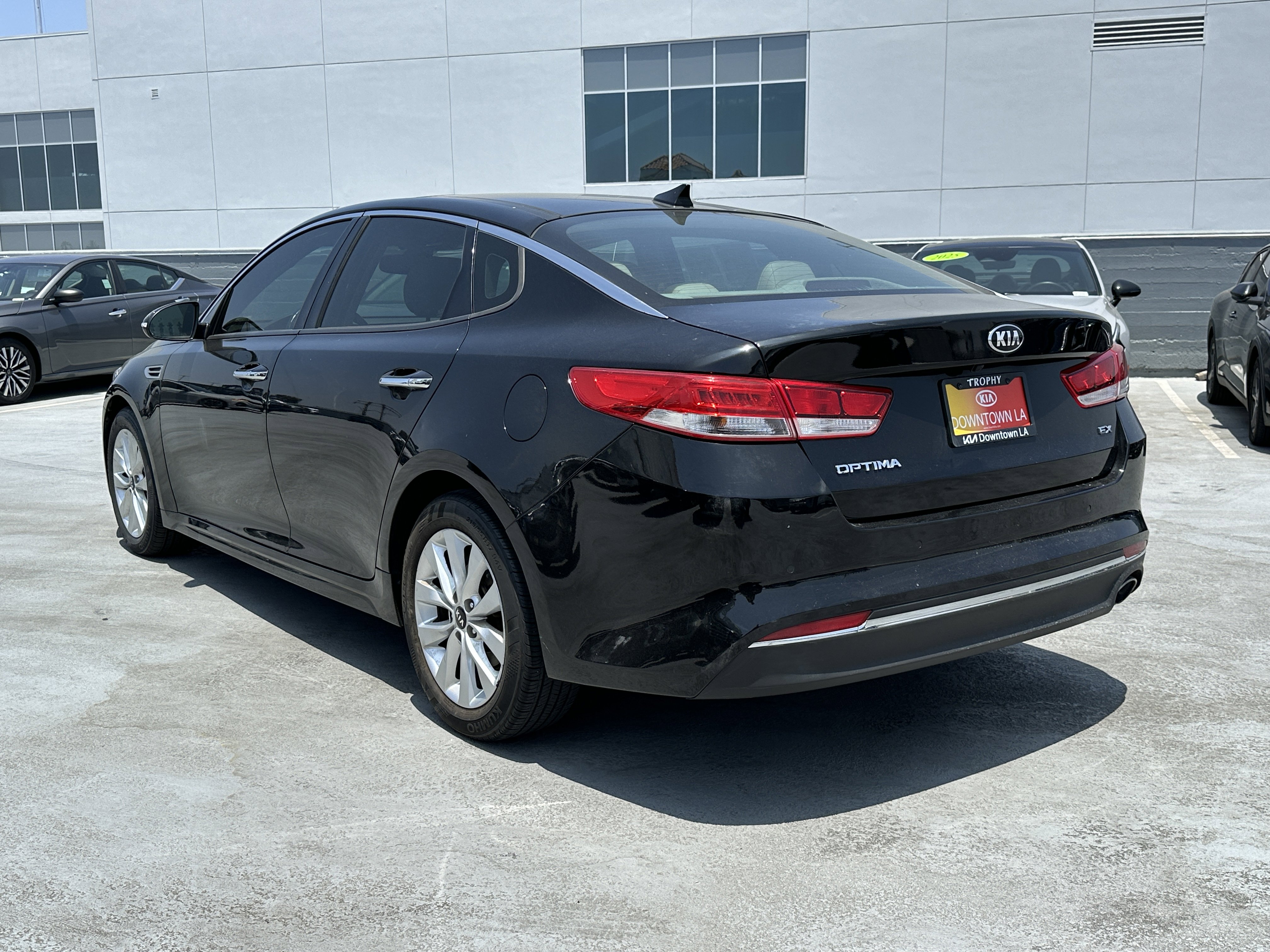 Used 2017 Kia Optima EX w/ Premium Package FWD image 4