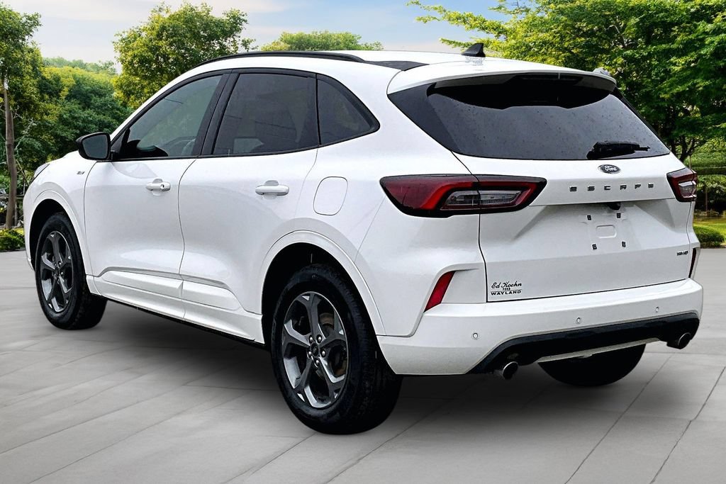 Used 2024 Ford Escape ST-Line w/ Tech Pack #1 AWD/4WD image 2