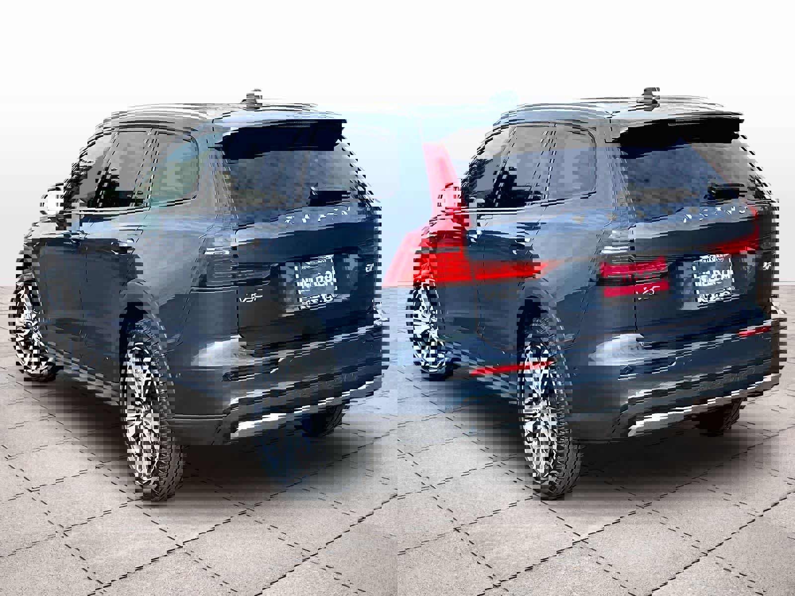 Used 2025 Volvo V60 B5 Cross Country Plus image 15