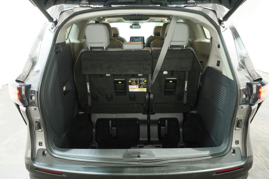 Used 2021 Toyota Sienna XLE w/ XLE Plus Package AWD/4WD image 7