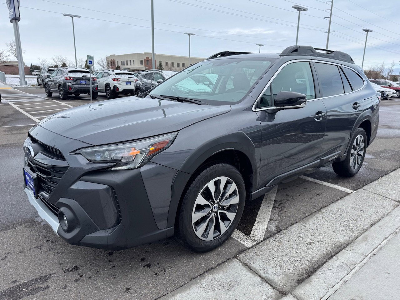 Used 2023 Subaru Outback Limited image 3