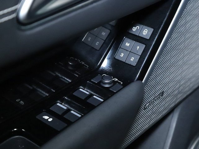 Used 2019 Land Rover Range Rover Velar R-Dynamic SE AWD/4WD image 32