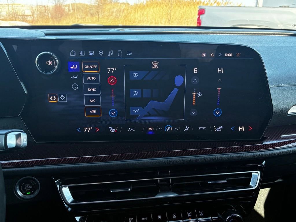 Used 2025 Chevrolet Traverse Z71 image 28