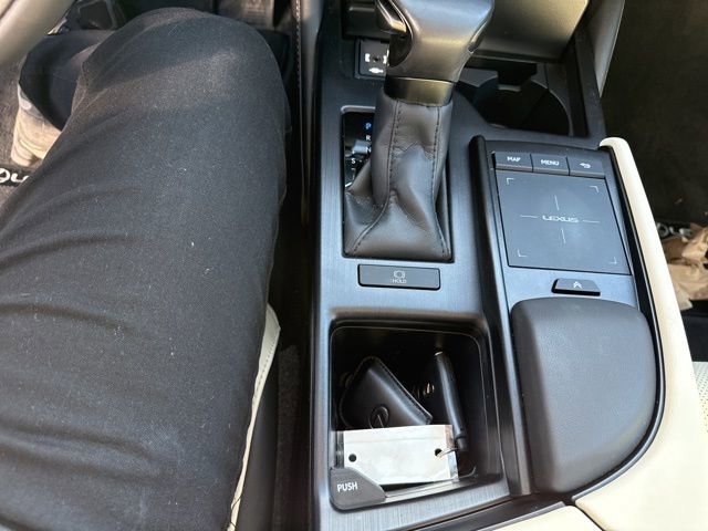 Used 2022 Lexus ES 350 Ultra Luxury w/ Accessory Package 2 image 18