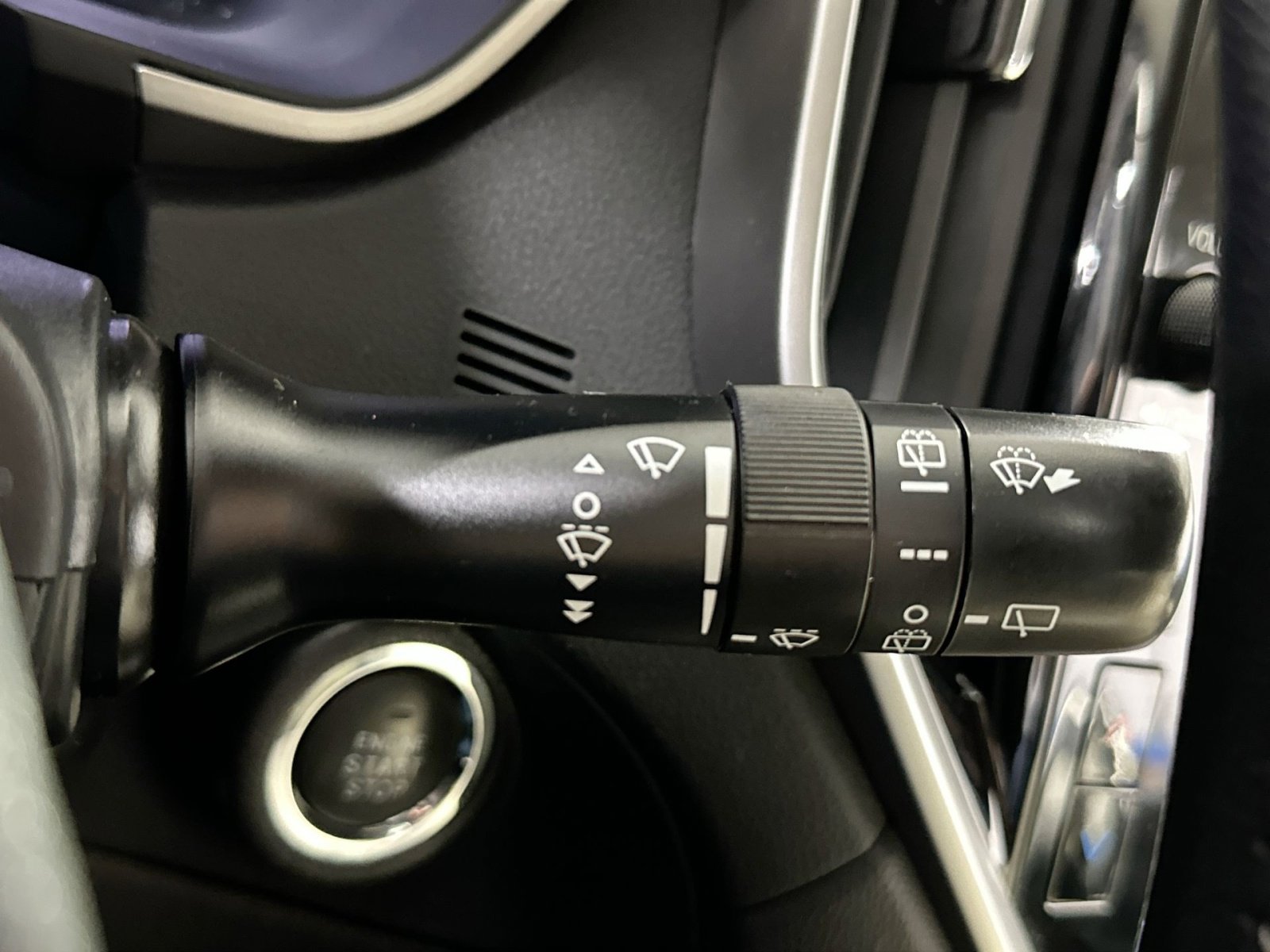 Used 2023 Subaru Ascent Premium w/ Convenience Package image 28