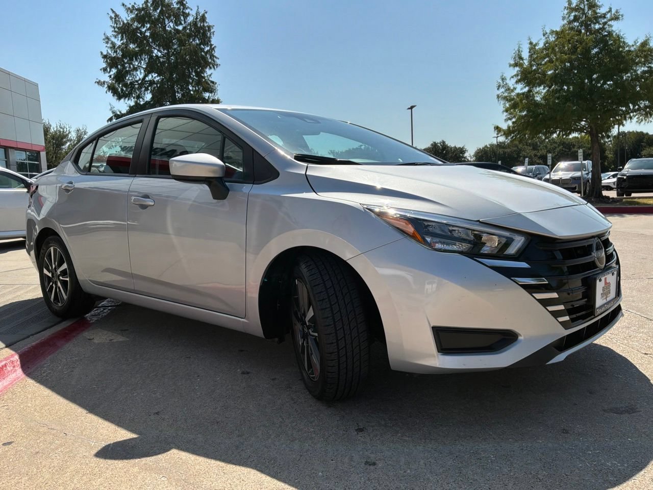 Used 2025 Nissan Versa SV FWD image 4