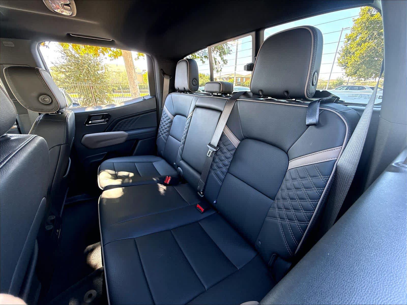Used 2025 GMC Canyon Denali AWD/4WD image 22