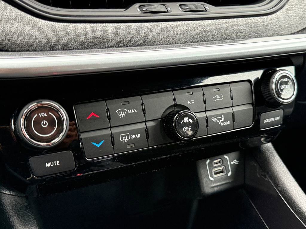 Used 2022 Jeep Compass Latitude image 17