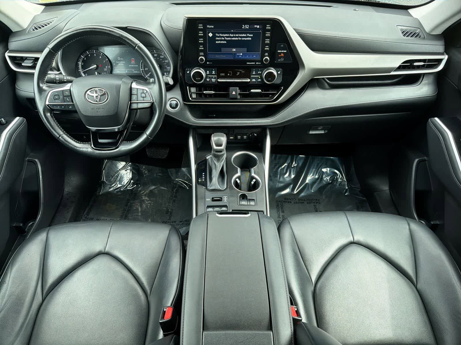 Used 2021 Toyota Highlander XLE AWD/4WD image 16