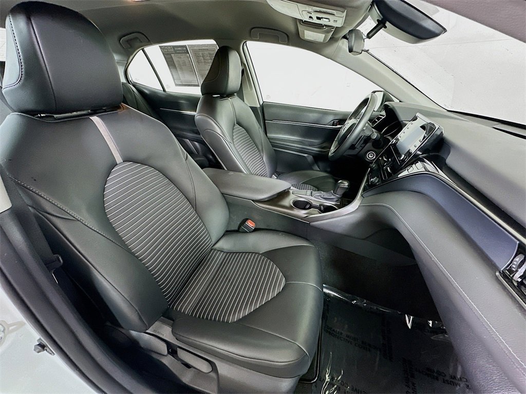Used 2024 Toyota Camry SE image 12
