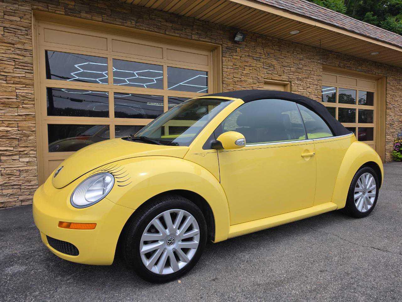 Used 2008 Volkswagen Beetle SE FWD image 65