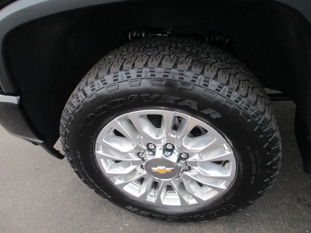 Used 2022 Chevrolet Silverado 2500 High Country w/ Technology Package image 12