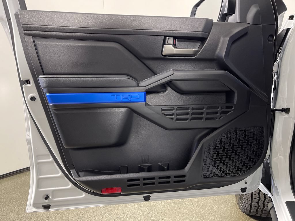 Certified 2025 Toyota Tacoma TRD Off-Road AWD/4WD image 17