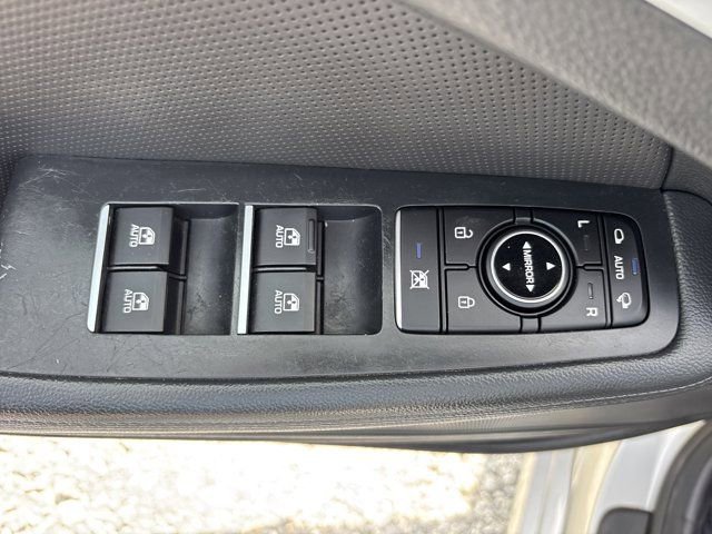 Used 2015 Hyundai Genesis 3.8 RWD image 18