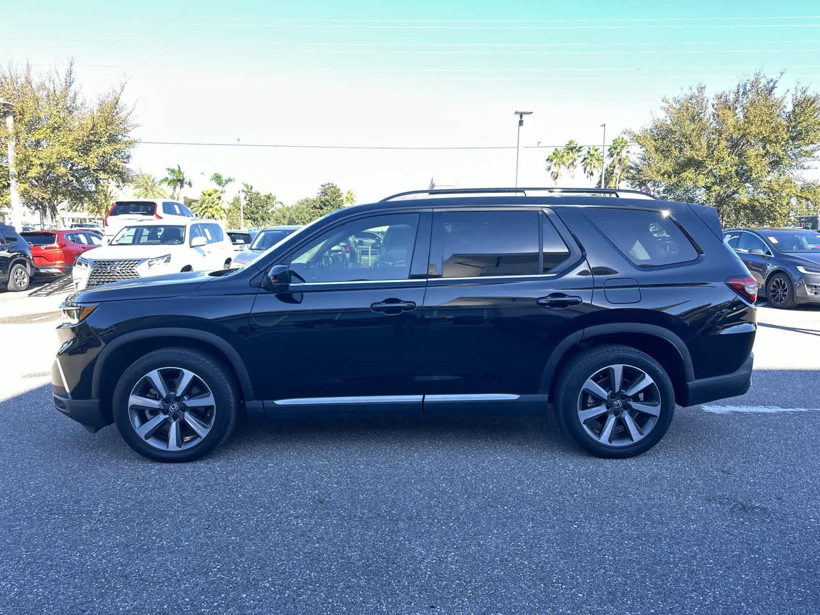 Certified 2025 Honda Pilot Elite image 3