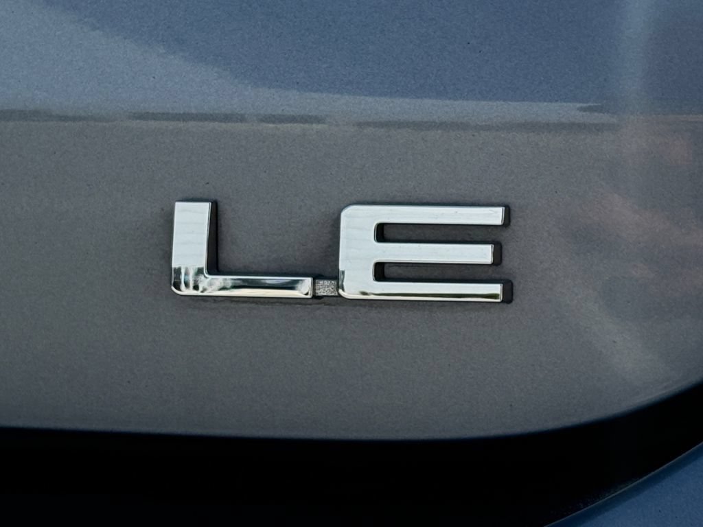 Used 2023 Toyota Highlander LE FWD image 9