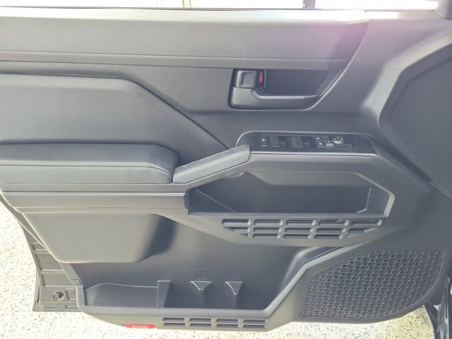 Used 2025 Toyota Tacoma SR AWD/4WD image 21