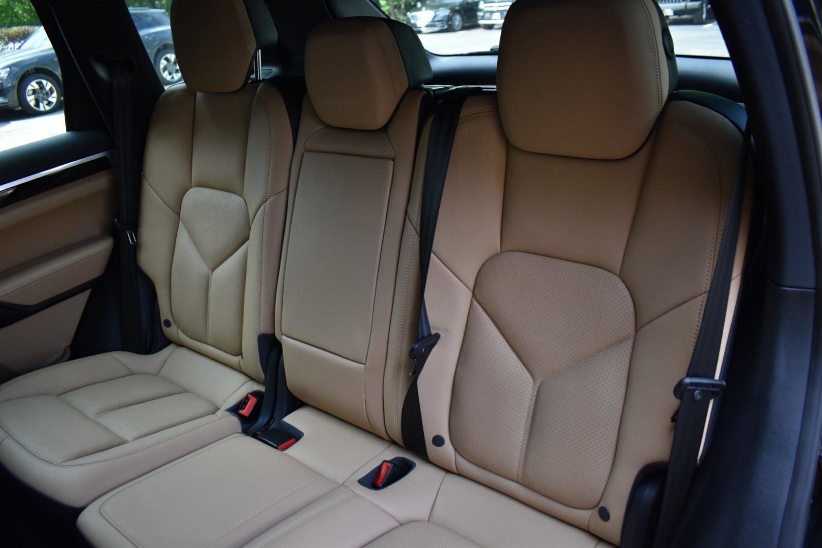 Used 2016 Porsche Cayenne image 33