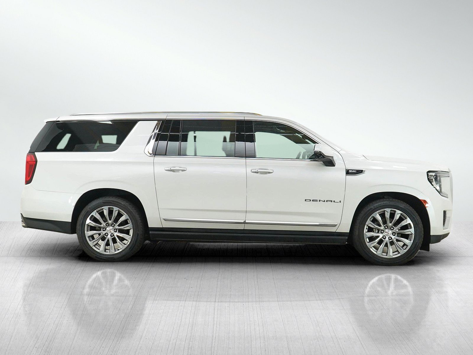 Used 2021 GMC Yukon XL Denali w/ Denali Ultimate Package AWD/4WD image 6