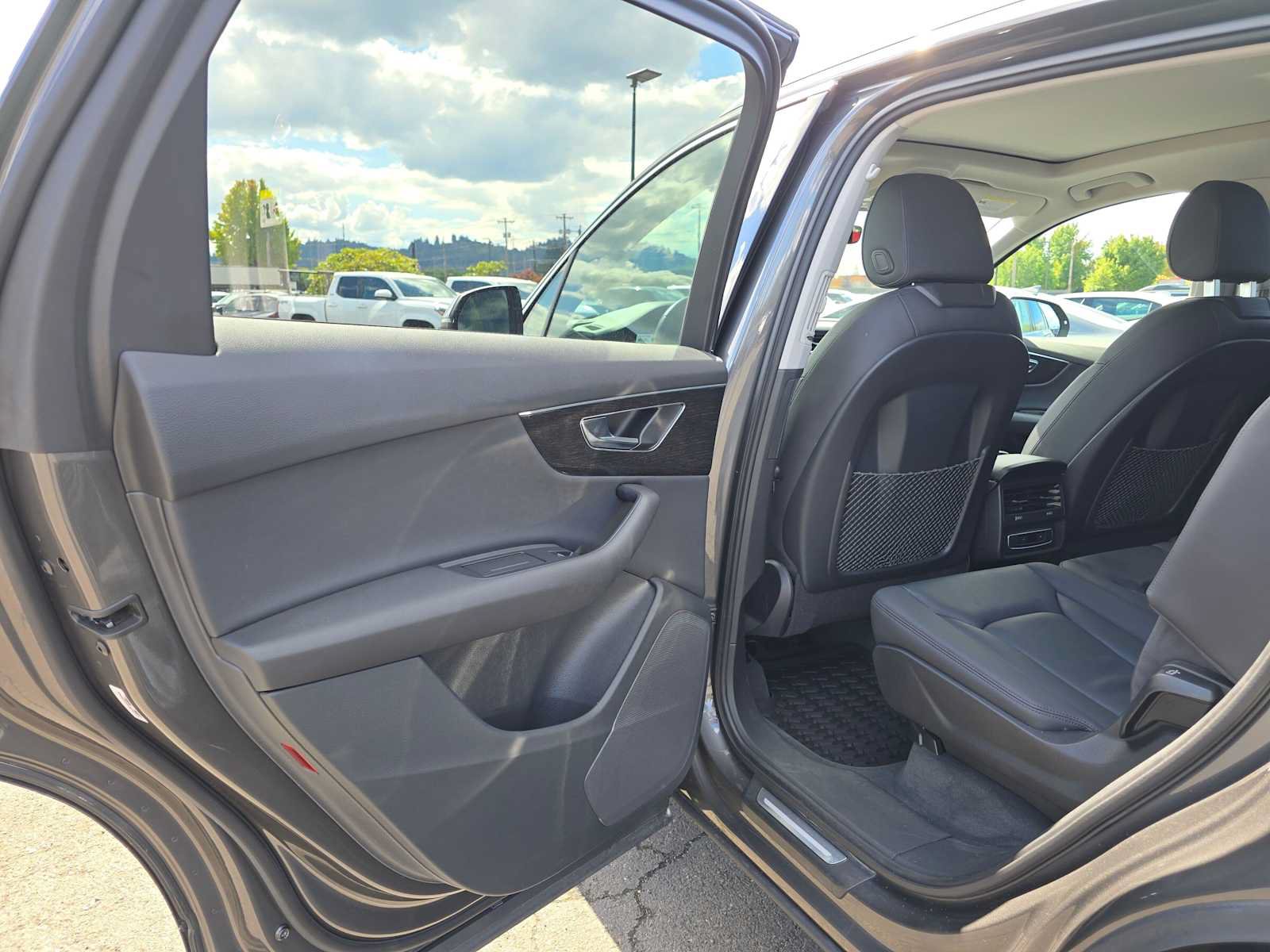 Used 2022 Audi Q7 3.0T Premium AWD/4WD image 16