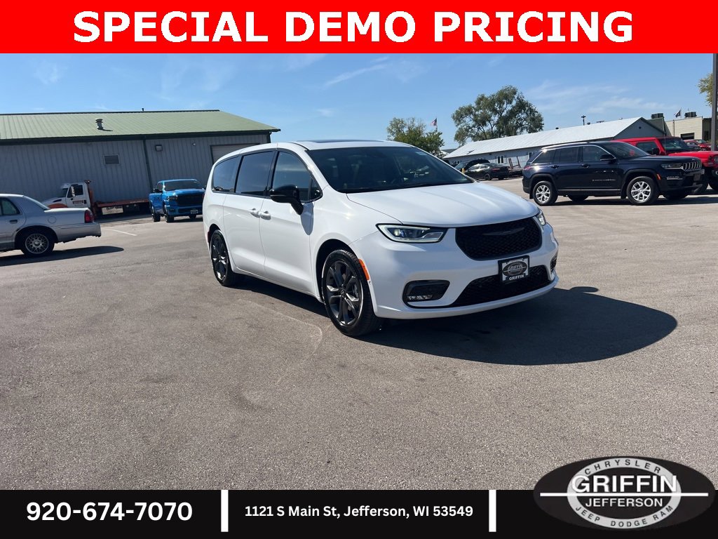 New 2026 Chrysler Pacifica Select image 7