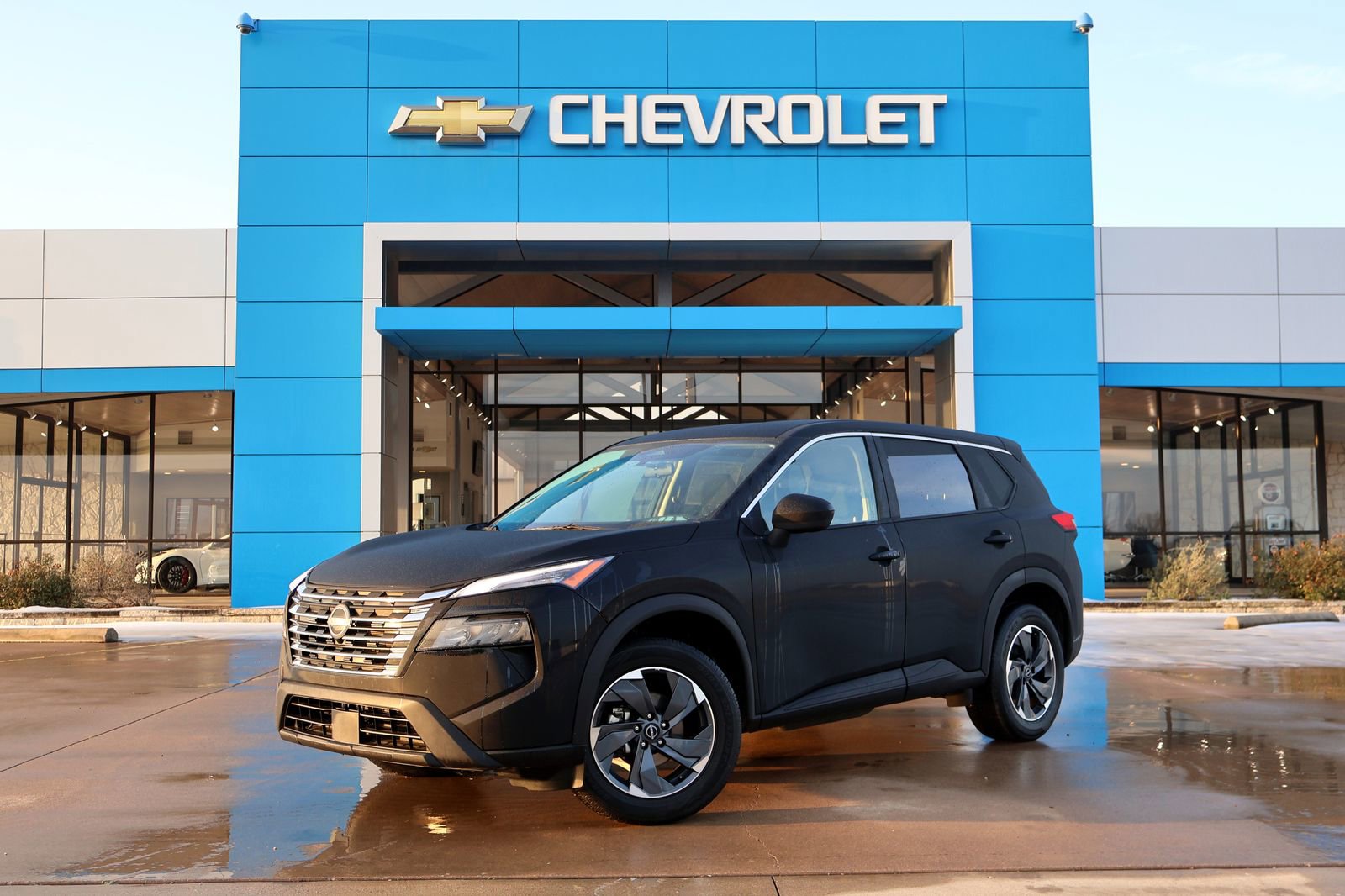 Used 2025 Nissan Rogue SV FWD image 1