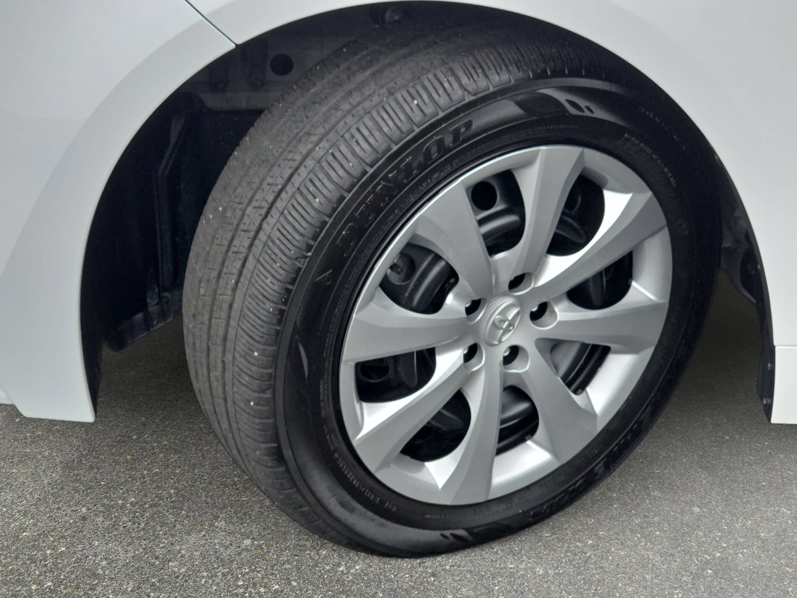 Used 2026 Toyota Corolla LE FWD image 30