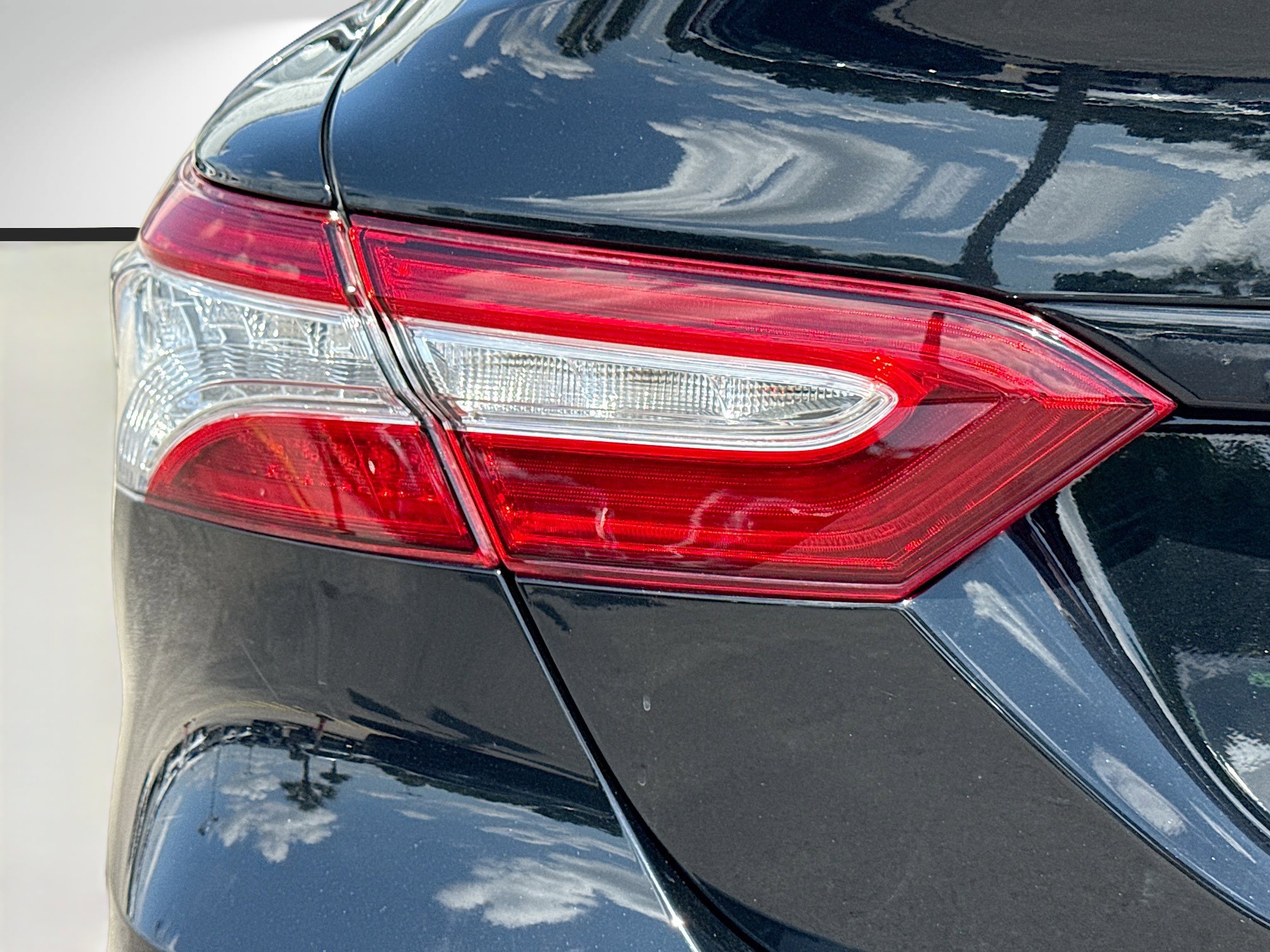 Used 2018 Toyota Camry XLE FWD image 12