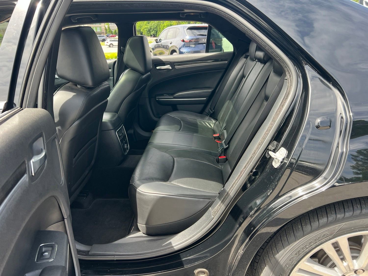 Used 2013 Chrysler 300 C w/ Beats Audio Group RWD image 33