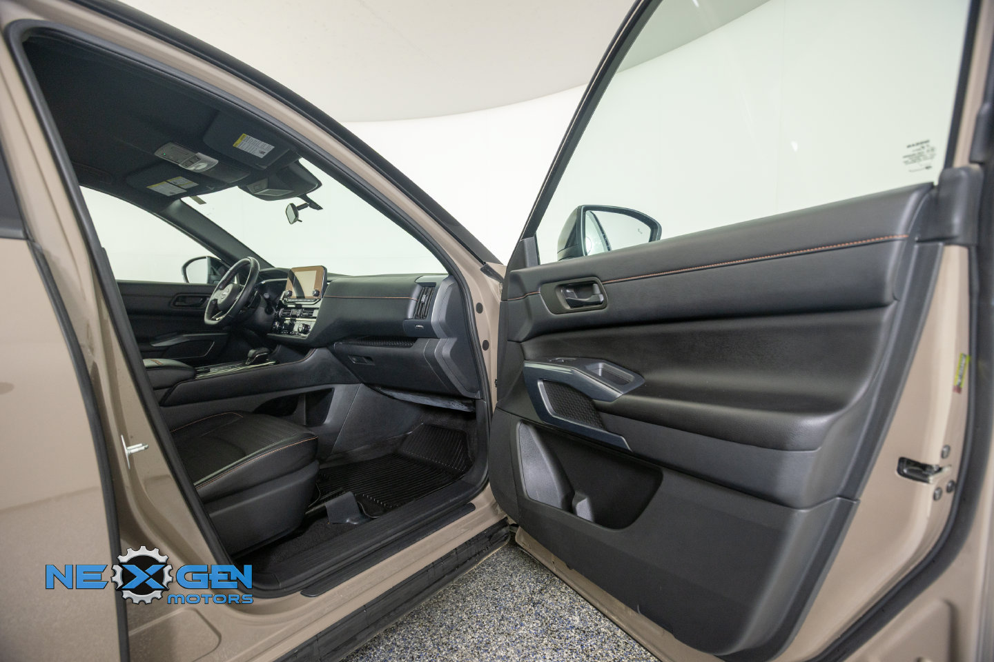 Used 2023 Nissan Pathfinder Rock Creek AWD/4WD image 6
