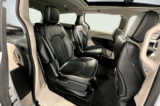 Used 2023 Chrysler Pacifica Limited image 24