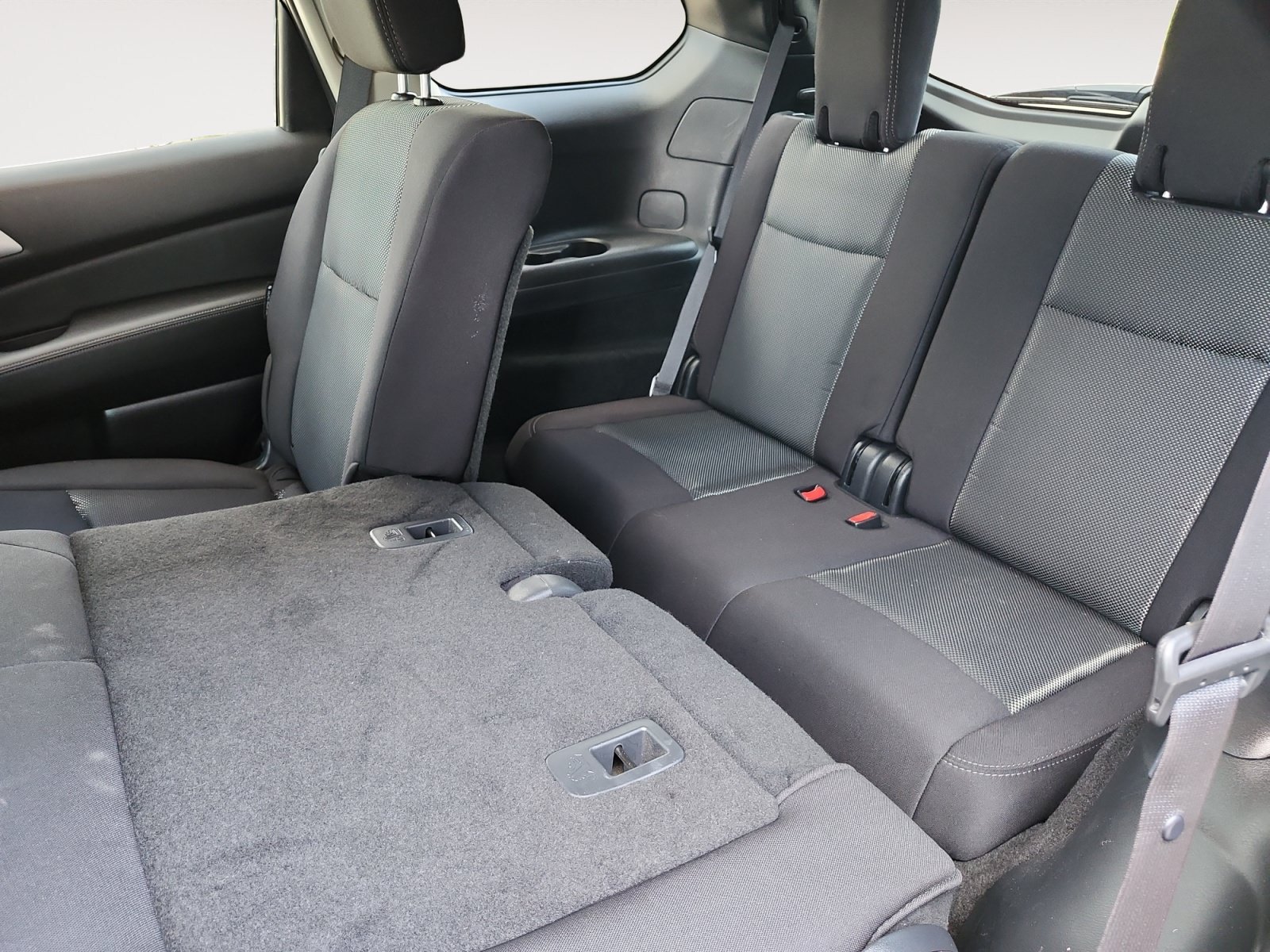 Used 2020 Nissan Pathfinder SV FWD image 13