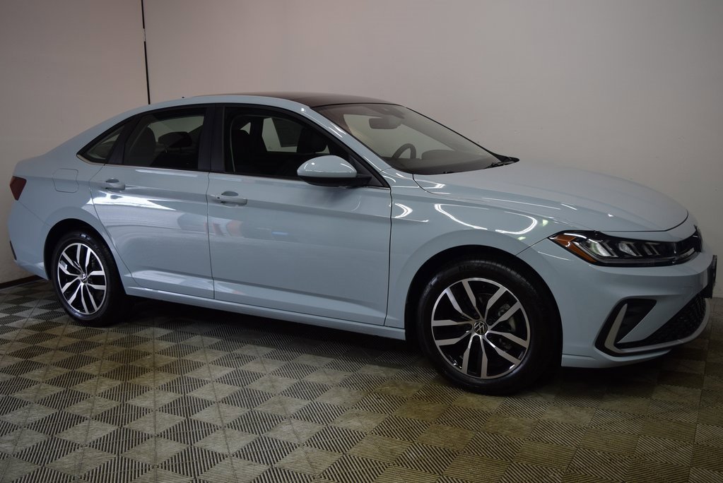 New 2026 Volkswagen Jetta SE image 3