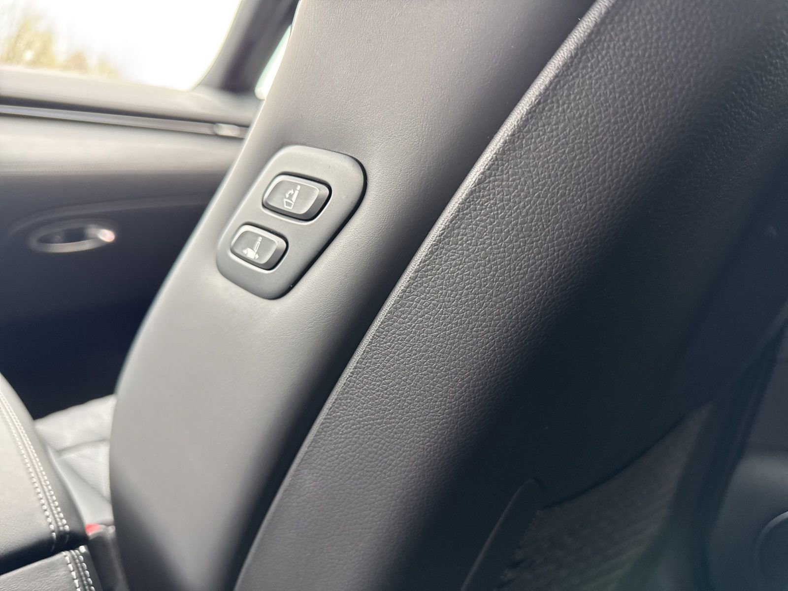 Used 2025 Genesis GV70 3.5T Sport w/ Sport Prestige Package image 17