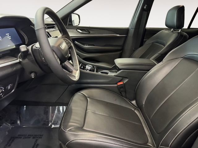 Used 2024 Jeep Grand Cherokee Limited w/ Luxury Tech Group II image 19