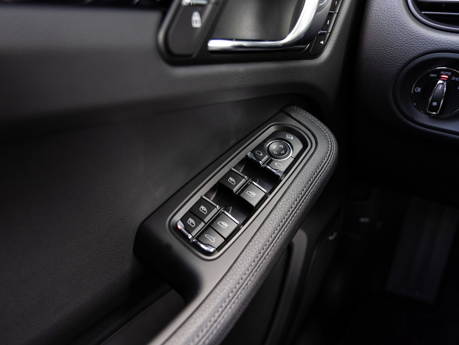 Certified 2026 Porsche Macan AWD/4WD image 21
