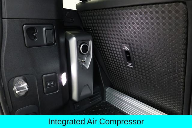 Used 2023 Land Rover Defender 90 V8 image 11