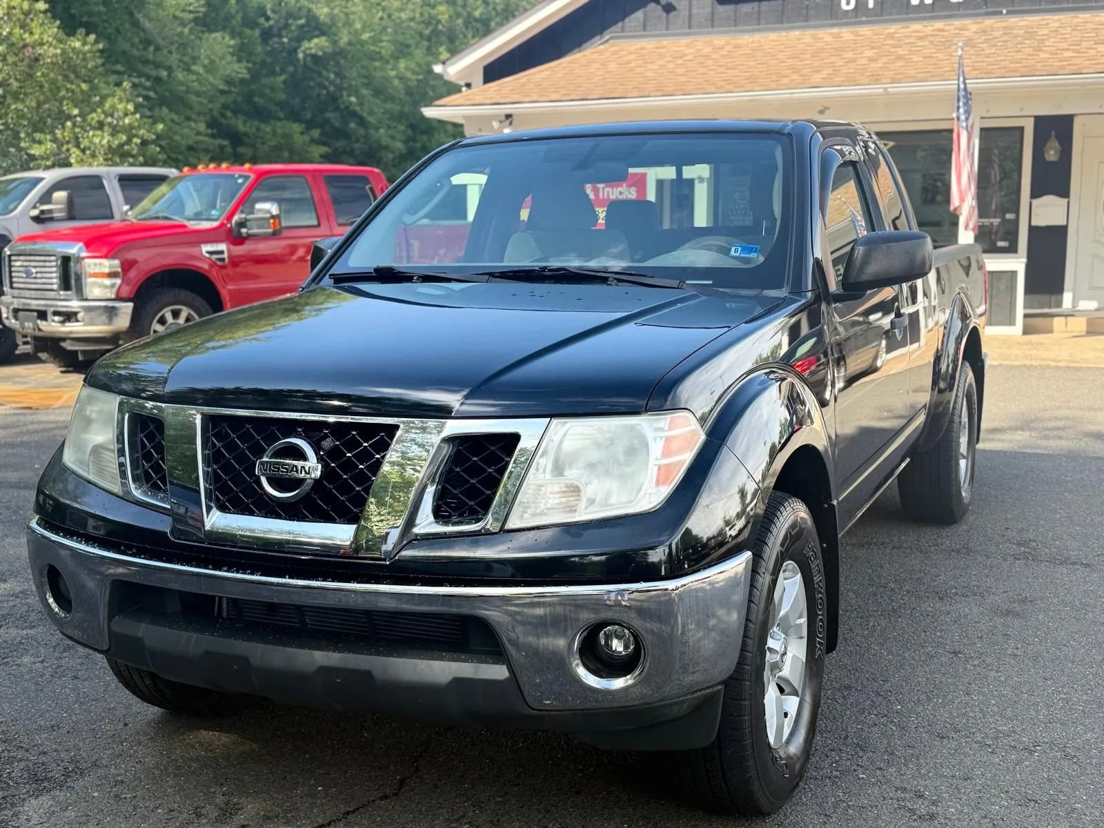 Used 2010 Nissan Frontier SE w/ SE Value Truck Pkg AWD/4WD image 3