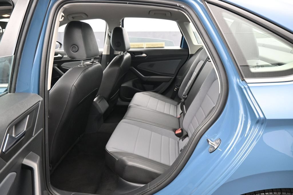 Used 2025 Volkswagen Jetta SE FWD image 29