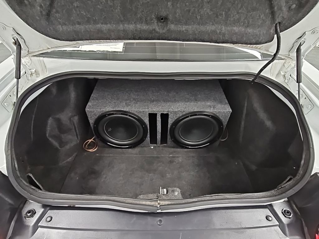 Used 2015 Dodge Challenger SXT image 28