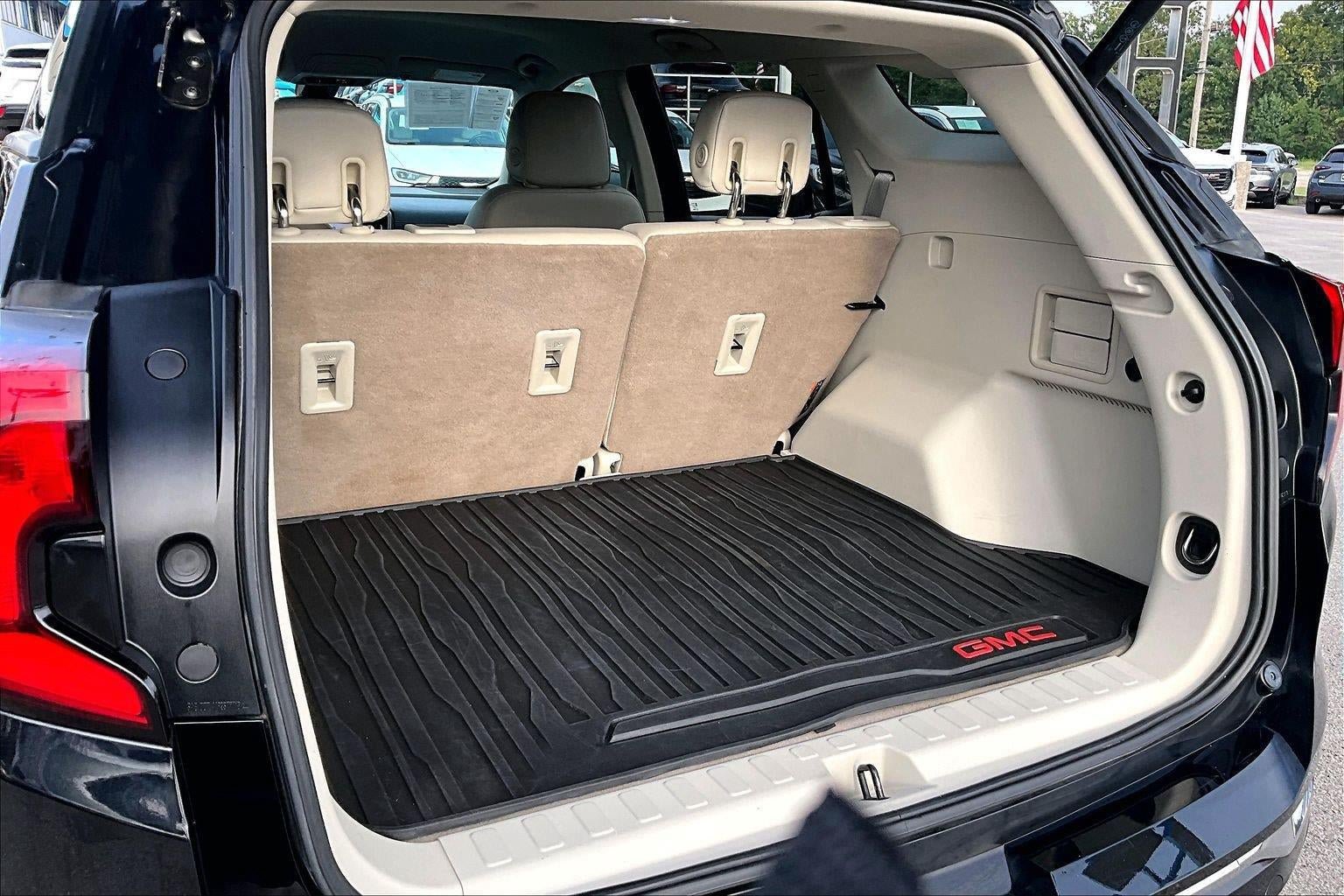 Used 2020 GMC Terrain Denali w/ Denali Premium Package AWD/4WD image 4