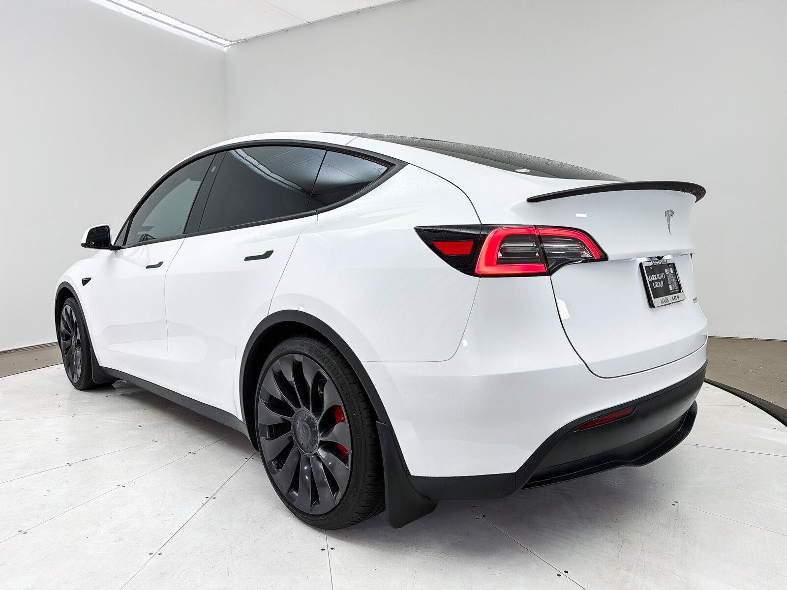 Used 2023 Tesla Model Y Performance AWD/4WD image 13
