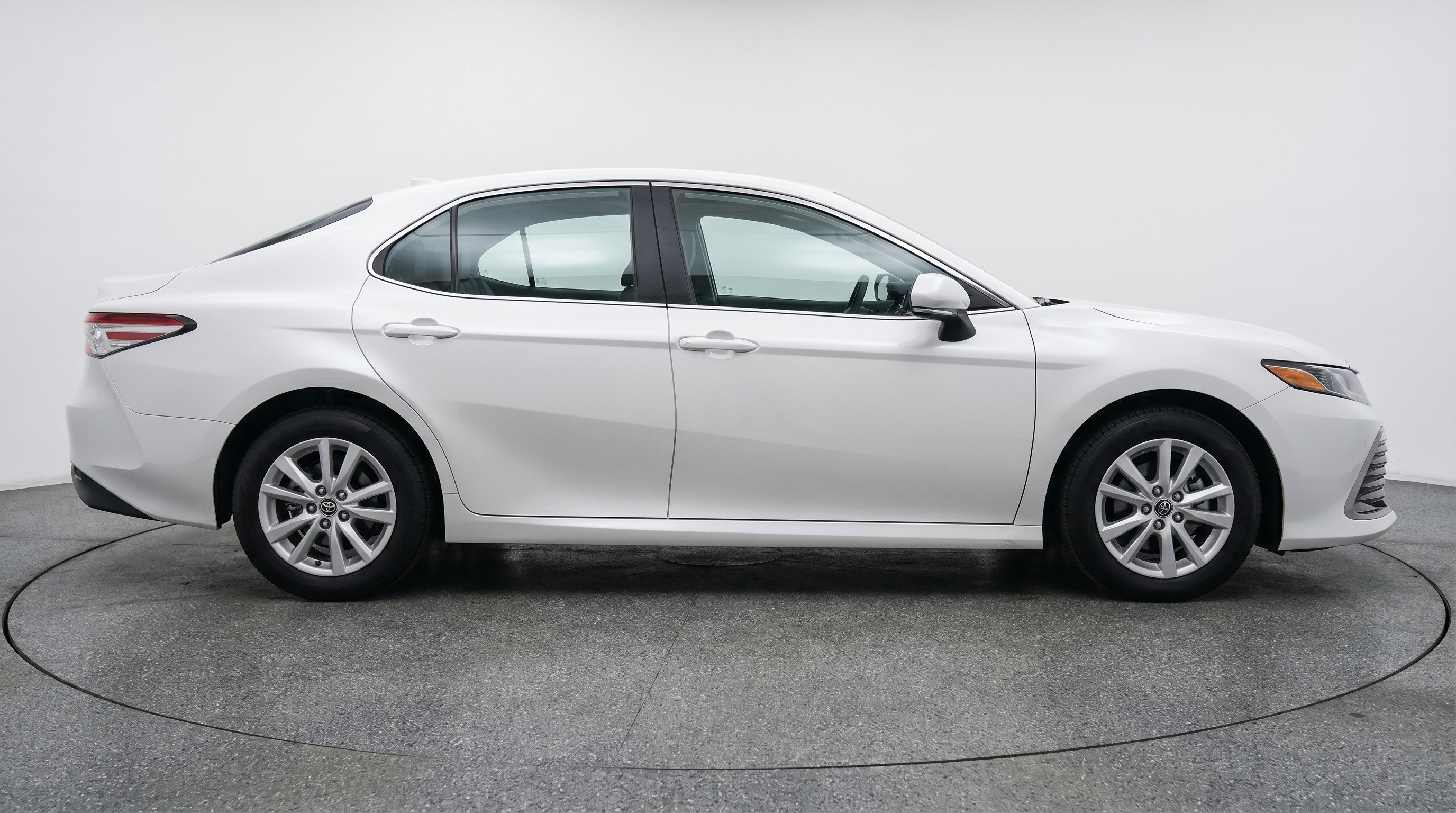 Used 2025 Toyota Camry LE FWD image 11