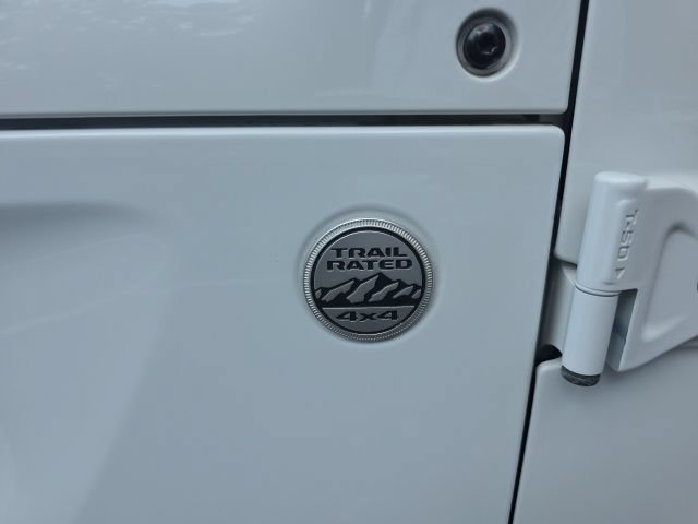 Used 2020 Jeep Wrangler Unlimited Sahara AWD/4WD image 17