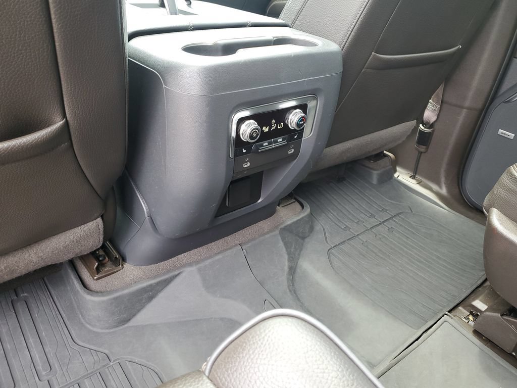 Used 2023 GMC Yukon XL Denali AWD/4WD image 14