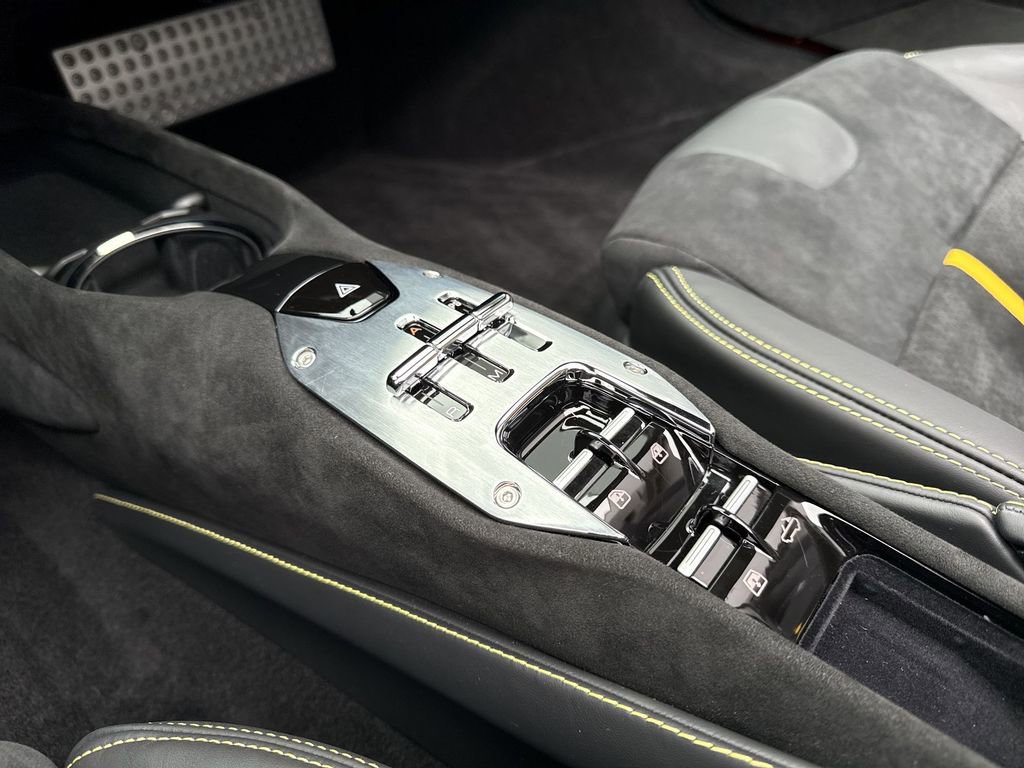 Used 2024 Ferrari SF90 Spider image 20