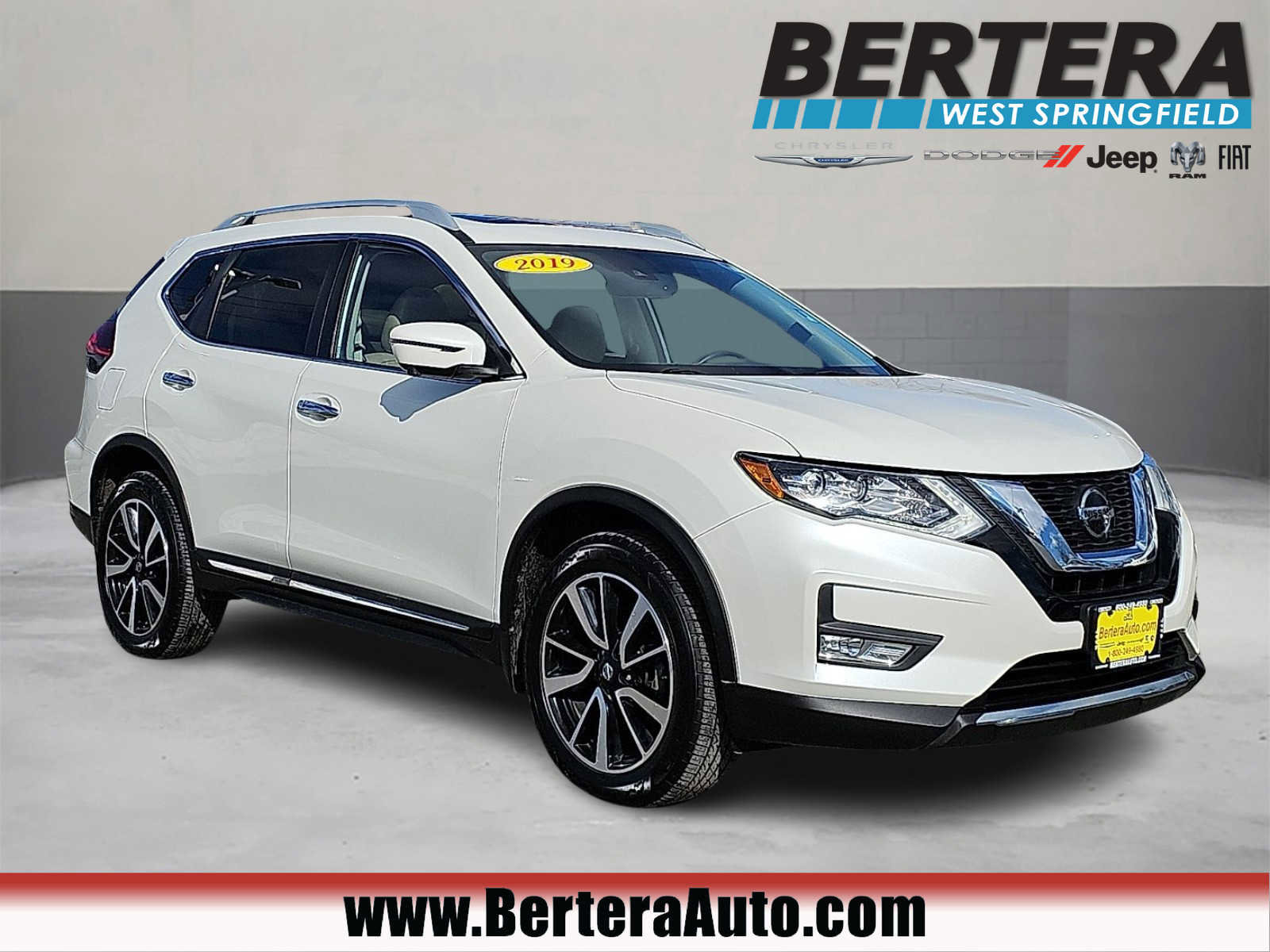 Used 2019 Nissan Rogue SL w/ Premium Package image 1
