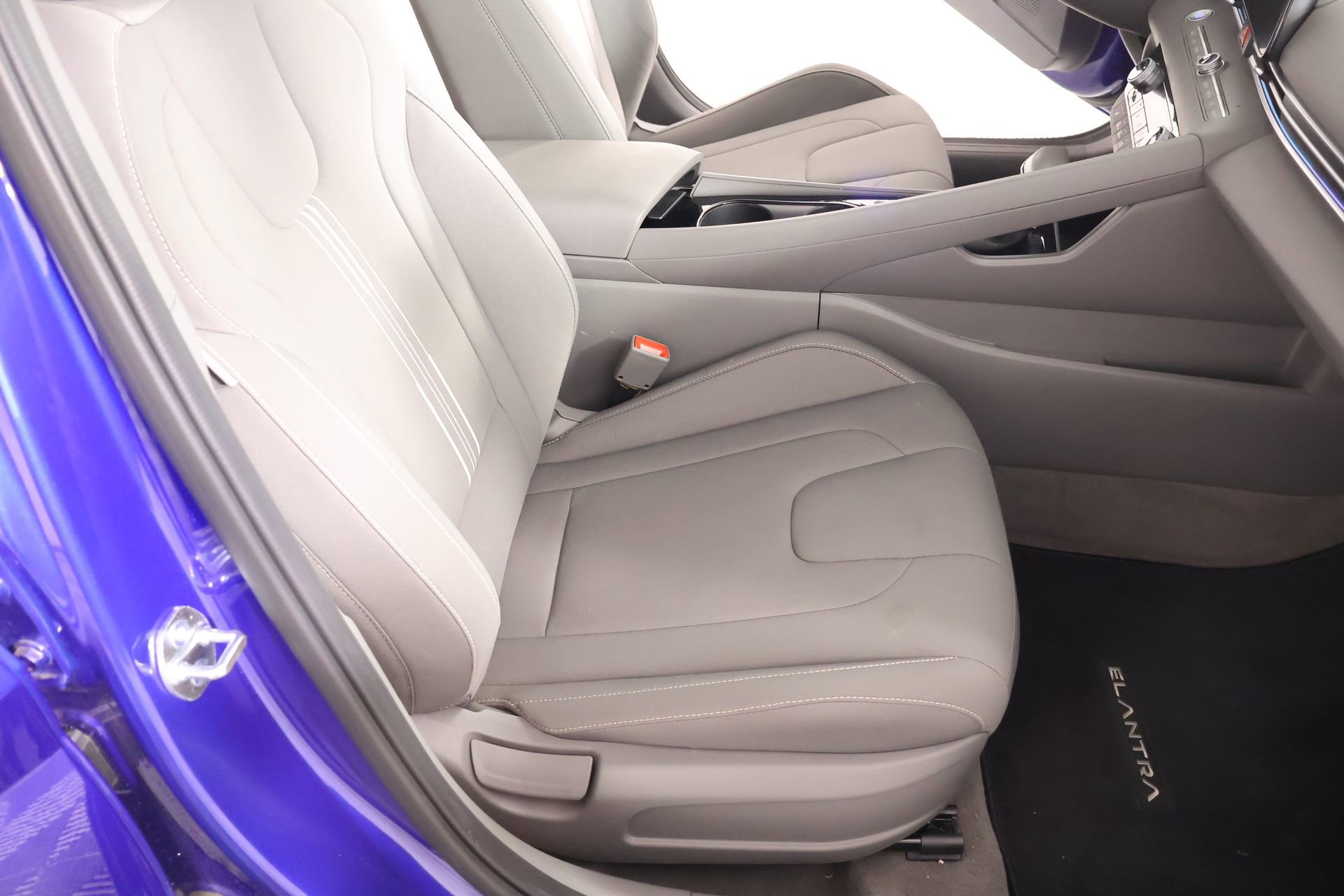 Certified 2025 Hyundai Elantra SEL image 14